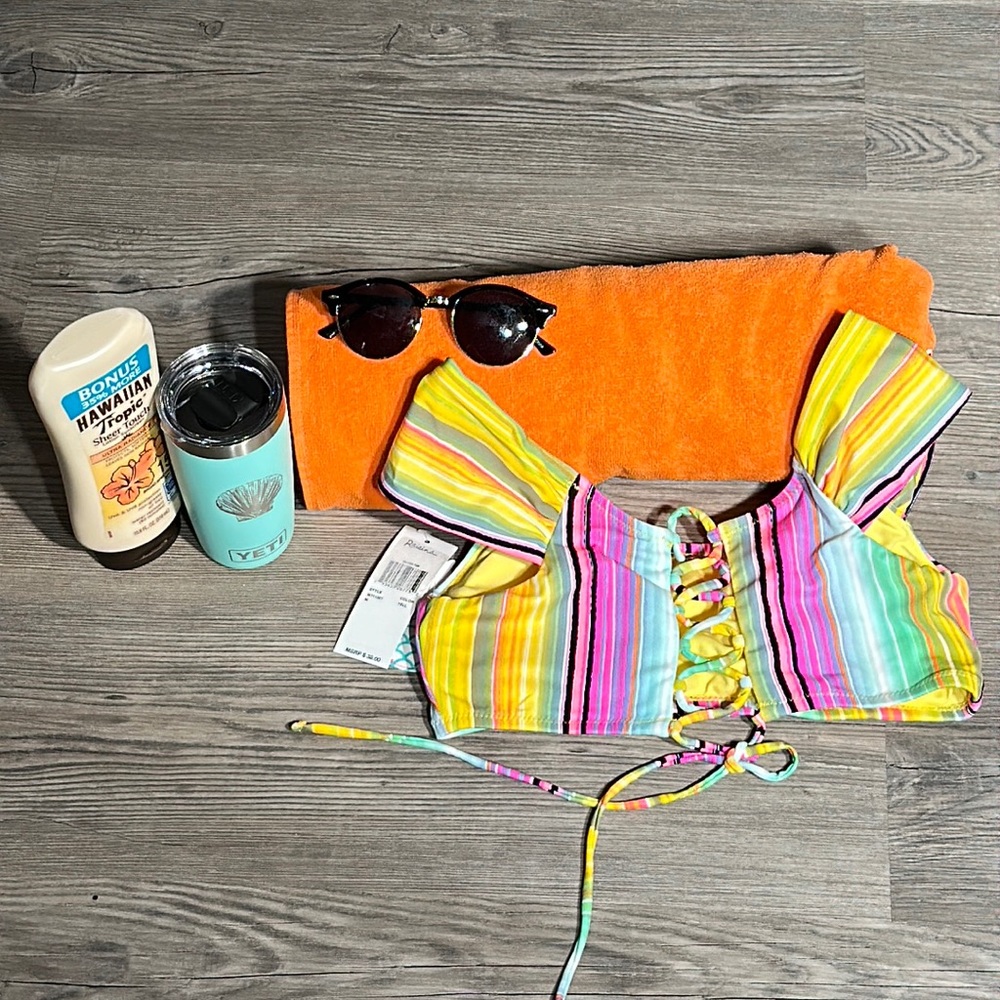 ☀️🌈Adorable Raisin swimwear… stripes, bright and colorful!! Size M